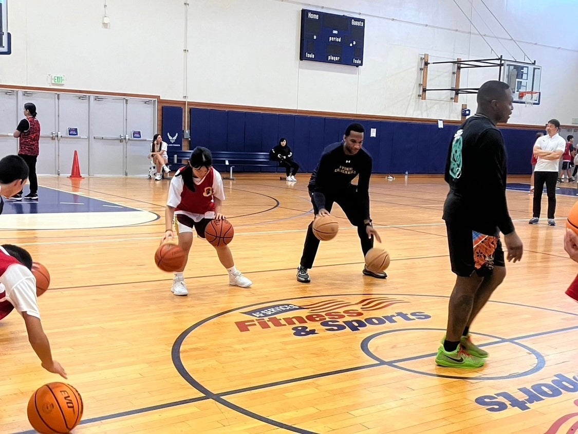 北谷町および嘉手納基地内の学生たちとのバスケットボールキャンプ参加のご報告 | 琉球ゴールデンキングス